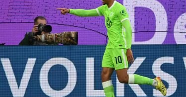 Nationalmannschafts-Neuling Lukas Nmecha traf zum Wolfsburger 1:0 gegen Augsburg. Foto: Swen Pförtner/dpa