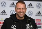 «Die Stimmung in der Mannschaft ist in Ordnung», gibt Bundestrainer Hansi Flick bei der Pressekonferenz Auskunft. Foto: Swen Pförtner/dpa