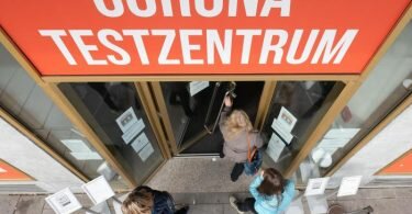Laut Regierungskreisen will das Bundesgesundheitsministerium allen Bürgern ab kommender Woche einen kostenlosen Corona-Schnelltest pro Woche anbieten. Foto: Sebastian Kahnert/dpa-Zentralbild/dpa