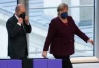 Angela Merkel und Olaf Scholz zu Beginn der Bundestagsitzung. Foto: Kay Nietfeld/dpa