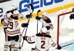 Leon Draisaitl (29) durfte sich mit den Edmonton Oilers erneut über einen Sieg freun. Foto: Charles Krupa/AP/dpa