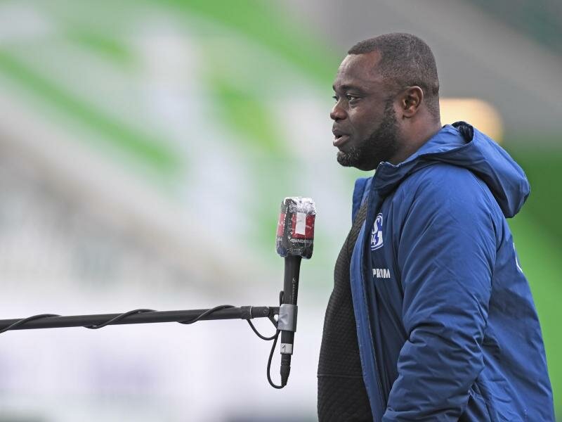 Gerald Asamoah, Koordinator der Lizenzspielerabteilung beim FC Schalke 04. Foto: Swen Pförtner/dpa
