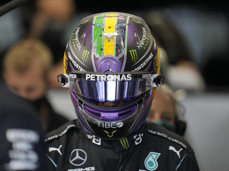 Hamilton muss aufgrund einer Strafe wegen eines technischen Verstoßes beim Grand Prix von Sao Paulo von ganz hinten starten. Foto: Andre Penner/AP/dpa