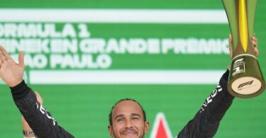 Lewis Hamilton hat das Rennen um die Formel-1-Gesamtwertung noch spannender gemacht. Foto: Andre Penner/AP/dpa