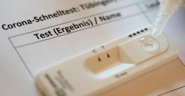 Die Gesundheitsämter meldeten dem RKI binnen eines Tages 32.048 Neuinfektionen. Foto: Marijan Murat/dpa