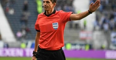 Ist offen für mehr Transparenz beim Videobeweis: Schiedsrichter Deniz Aytekin. Foto: Arne Dedert/dpa