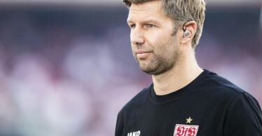 Fußballspiele seien keine Pandemietreiber, meint Thomas Hitzlsperger, Vorstandsvorsitzender des VfB Stuttgart. Foto: Tom Weller/dpa