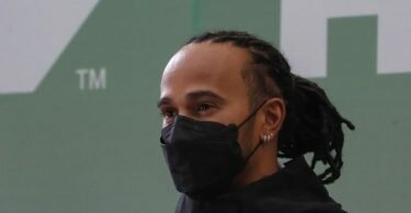 Bei der Formel-1-WM plötzlich wieder im Vorteil: Lewis Hamilton. Foto: Marcelo Chello/AP/dpa