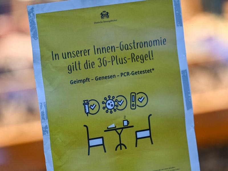 Wie Gaststätten in Zukunft ihre Gäste kontrollieren dürfen, liegt nach dem neuen Beschluss des Bundestages, in den Händen der Länder. Foto: Arne Dedert/dpa