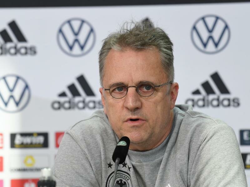 Fordert ungeimpfte Profis zur Impfung auf: DFB-Arzt Tim Meyer. Foto: Swen Pförtner/dpa