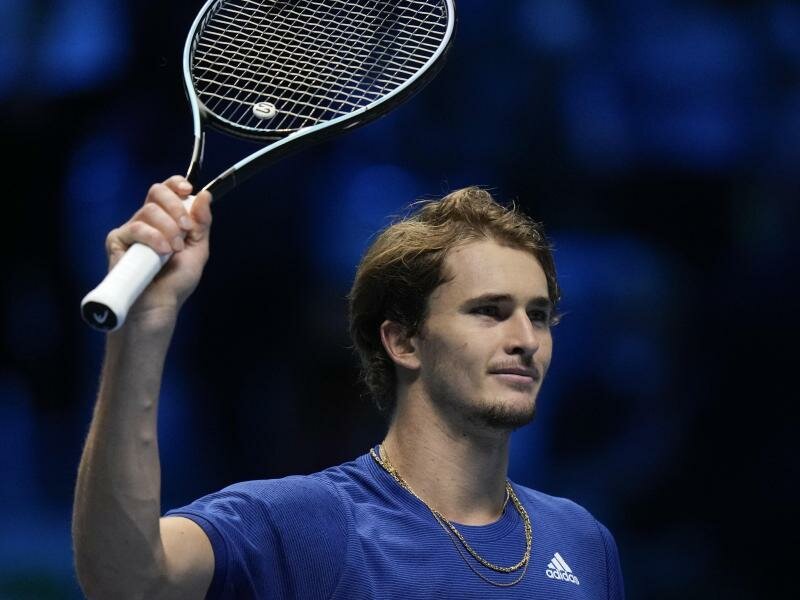 Trifft wieder einmal auf Novak Djokovic: Alexander Zverev. Foto: Luca Bruno/AP/dpa