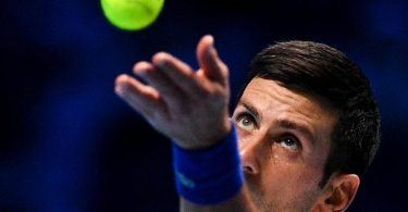 Gegen Novak Djokovic hilft nach Ansicht von Alexander Zverevs Bruder nur «anti-perfektes» Tennis. Foto: Marco Alpozzi/LaPresse via ZUMA Press/dpa