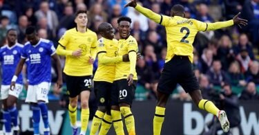 Ngolo Kante (3.v.l) vom FC Chelsea feiert seinen Treffer zum 0:2. Foto: Mike Egerton/PA Wire/dpa