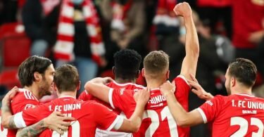 Union Berlin jubelt über den Derbysieg. Foto: Andreas Gora/dpa