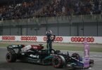 Favorit im Premierenrennen von Katar: Der Brite Lewis Hamilton von Mercedes. Foto: Hamad I Mohammed/REUTERS POOL via AP/dpa