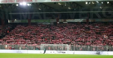 Der Berliner Stadtderby fand vor vollem Haus statt. Foto: Andreas Gora/dpa