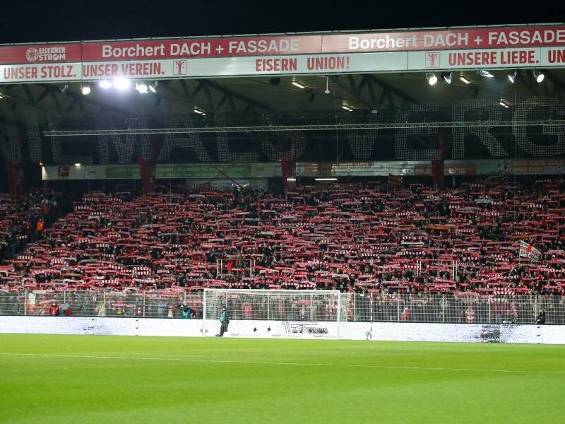 Der Berliner Stadtderby fand vor vollem Haus statt. Foto: Andreas Gora/dpa
