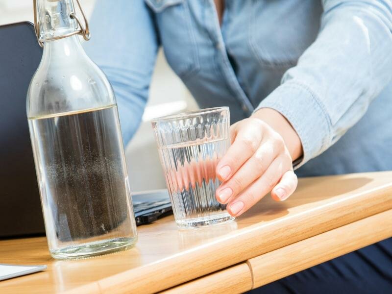 In Sachen Flüssigkeitsaufnahme ist es ratsam, auf das eigene Durstgefühl zu hören. Foto: Christin Klose/dpa-tmn