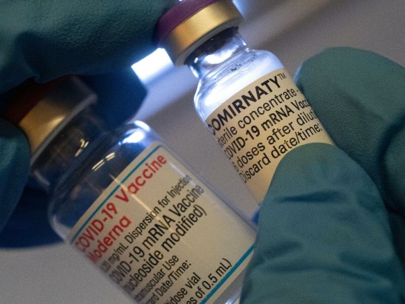 Viele Menschen ziehen den Impfstoff von Bionech/Pfizer dem Moderna-Vakzin vor. Dabei deuten Studien darauf hin, dass Modernas Spikevax besser vor der Delta-Variante schützt. Foto: Stefan Puchner/dpa