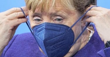 Die geschäftsführende Kanzlerin Angela Merkel (CDU) hält angesichts der dramatischen Entwicklung bei den Corona-Infektionen die aktuellen Maßnahmen nicht für ausreichend. Foto: Michael Kappeler/dpa POOL/dpa