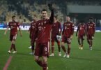 Der FC Bayern München um Robert Lewandowski (v) siegte in Kiew. Foto: Efrem Lukatsky/AP/dpa