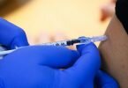 Eine große Mehrheit der Deutschen befürwortet eine Corona-Impfpflicht. 69 Prozent der Befragten sprachen sich für eine allgemein verpflichtende Immunisierung gegen das Virus aus. Foto: Soeren Stache/dpa-Zentralbild/dpa