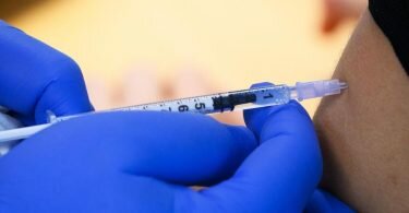 Eine große Mehrheit der Deutschen befürwortet eine Corona-Impfpflicht. 69 Prozent der Befragten sprachen sich für eine allgemein verpflichtende Immunisierung gegen das Virus aus. Foto: Soeren Stache/dpa-Zentralbild/dpa