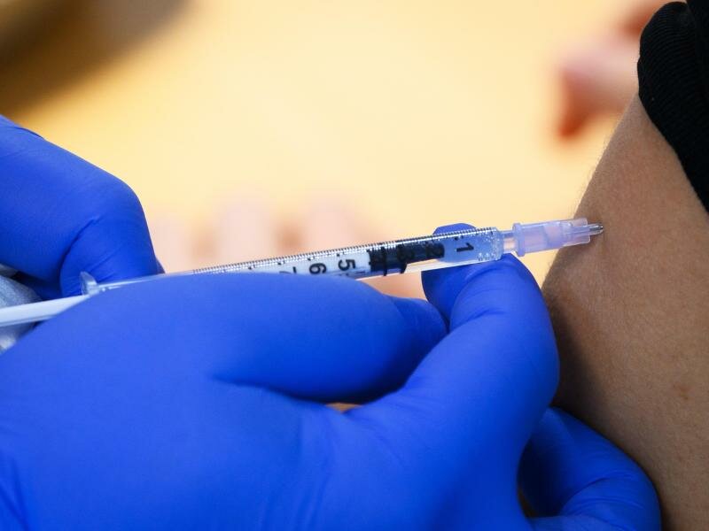 Eine große Mehrheit der Deutschen befürwortet eine Corona-Impfpflicht. 69 Prozent der Befragten sprachen sich für eine allgemein verpflichtende Immunisierung gegen das Virus aus. Foto: Soeren Stache/dpa-Zentralbild/dpa