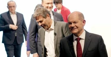 Laut dem Arbeitgeberverband Gesamtmetall hat die völlig neue Regierungskoalition die Chance, einen Ruck durch das Land gehen zu lassen. Foto: Kay Nietfeld/dpa