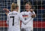 Lea Schüller (l) jubelt nach ihrem Tor zum 5:0 mit Jule Brand. Foto: Swen Pförtner/dpa