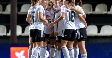 Die deutschen Spielerinnen jubeln über das 2:0 gegen Portugal. Foto: Karsten Lauer/foto2press/dpa