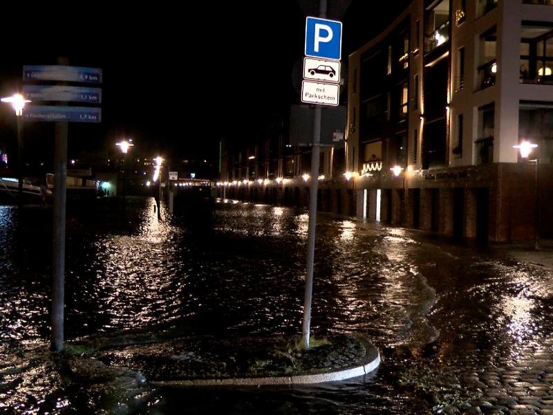 In Bremerhaven kam es zu Überschwemmungen. Foto: -/Nord-West-Media TV/dpa