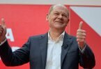 Seine SPD hat der Ampel-Koalition zugestimmt:&nbsp;der wohl künftige Kanzler Olaf Scholz darf sich freuen. Foto: Michael Kappeler/dpa