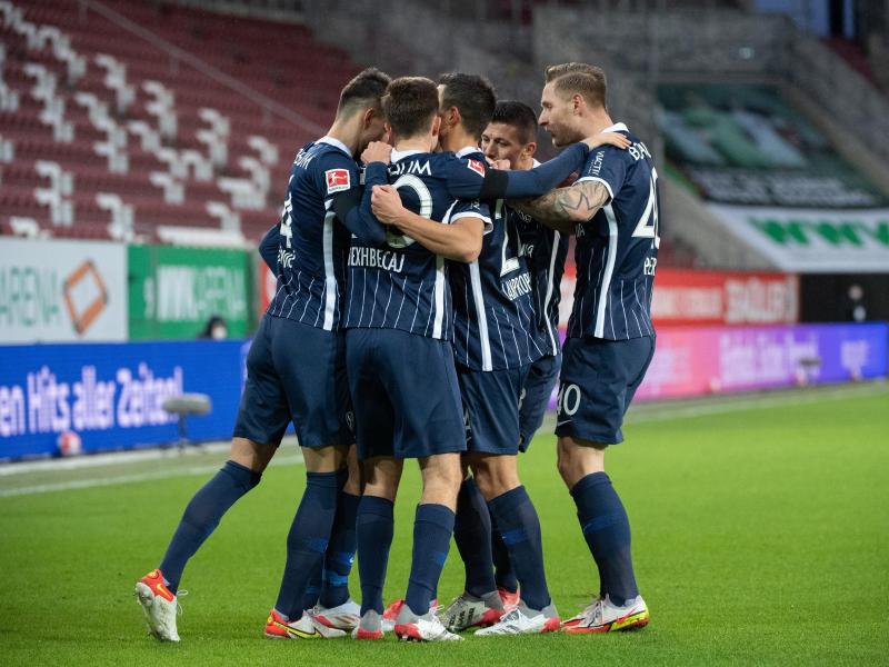 Der VfL Bochum lag in Augsburg zur Pause mit 3:0 vorn. Foto: Matthias Balk/dpa