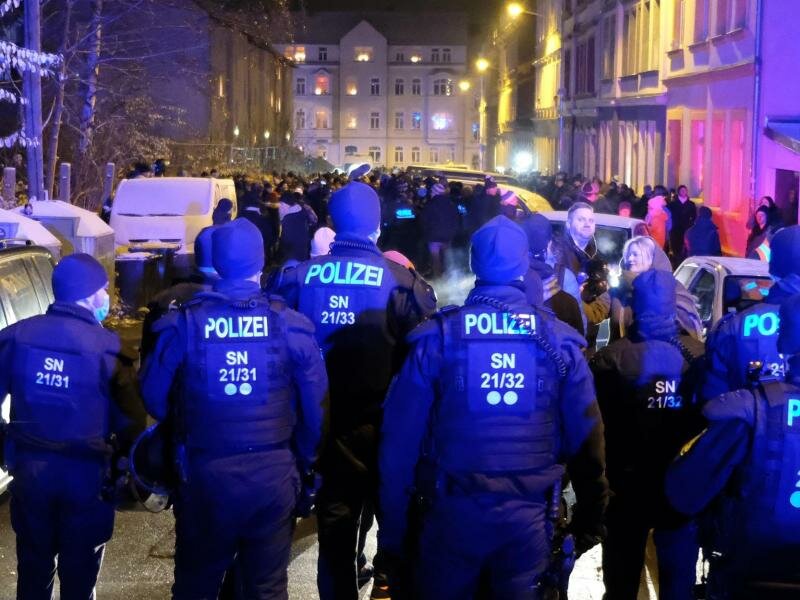 Auch hier in Freiberg kam es zu Protesten gegen die Corona-Maßnahmen der Regierung. Foto: Sebastian Willnow/dpa-Zentralbild/dpa