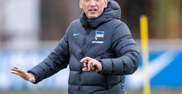 Tayfun Korkut steht gegen Arminia Bielefeld vor seiner Heimspiel-Premiere als Cheftrainer von Hertha BSC. Foto: Andreas Gora/dpa