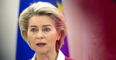 Kommissionspräsidentin Ursula von der Leyen: "Aggression muss ein Preisschild haben". Foto: Mindaugas Kulbis/AP/dpa/Archiv