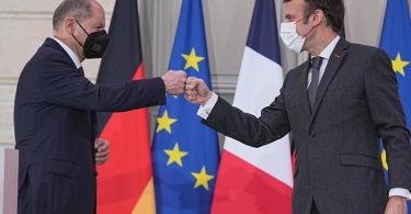 Bundeskanzler Olaf Scholz und Frankreichs Präsident Emmanuel Macron. Foto: Michael Kappeler/dpa