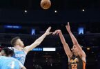 Orlando Magic-Forward Franz Wagner (22) wirft über Clippers-Center Isaiah Hartenstein (55). Foto: Marcio Jose Sanchez/AP/dpa