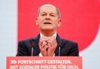 Bundeskanzler Olaf Scholz (SPD) spricht beim Bundesparteitag seiner Partei zu den Delegierten. Foto: Kay Nietfeld/dpa