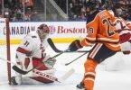 Die Oilers um Leon Draisaitl (Nr. 29) verloren auch gegen die Hurricanes. Foto: Jason Franson/The Canadian Press via AP/dpa