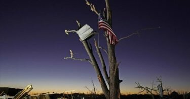 Von der Zerstörung gezeichnet:&nbsp;Mayfield in Kentucky. Foto: Mark Humphrey/AP/dpa