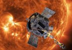 Die Computergrafik zeigt die «Parker Solar Probe»-Sonde der US-Raumfahrtbehörde Nasa auf dem Weg zur Sonne. Foto: -/AP/dpa