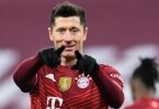 Bayern Münchens Robert Lewandowski jubelt über seinen Treffer zum 4:0 gegen den VfL Wolfsburg. Foto: Tobias Hase/dpa