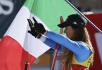 Abfahrerin Sofia Goggia feiert ihren Sieg in Val d'Isere. Foto: Marco Trovati/AP/dpa