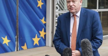 Brexit-Minister David Frost gibt im EU-Hauptquartier eine Medienerklärung ab. Foto: Geert Vanden Wijngaert/AP/dpa