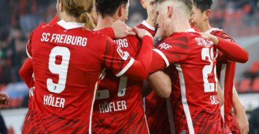 Der SC Freiburg schliesst das Jahr 2021 mit einem 2:1-Heimsieg gegen Bayer Leverkusen ab. Foto: Philipp von Ditfurth/dpa