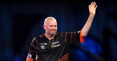 Der niederländische Dartsprofi Raymond van Barneveld hatte 2019 eigentlich seine Karriere beendet. Foto: Zac Goodwin/PA Wire/dpa