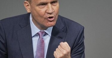 Ralph Brinkhaus (CDU), Vorsitzender der CDU/CSU-Bundestagsfraktion, spricht im Bundestag. Foto: Michael Kappeler/dpa