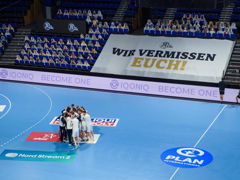 Leere Ränge gehören beim Handball künftig wieder zur Normalität. Beim THW-Kiel vermisst man die tollen Fans. Foto: Gregor Fischer/dpa